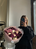 Букет из хризантемы бигуди, гортензии, кустовых пионовидных роз и эвкалипта
