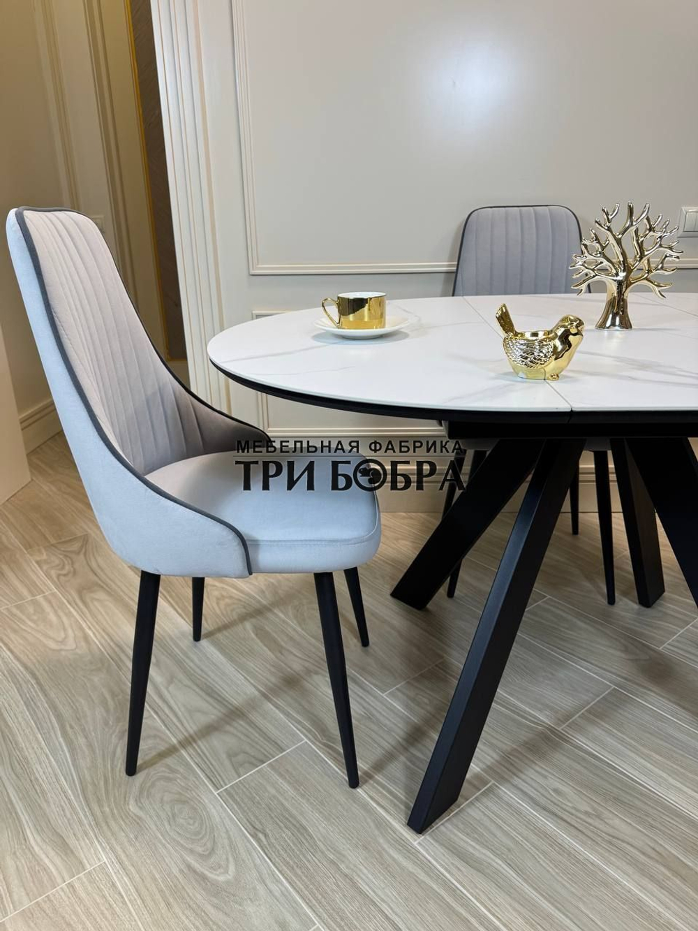 Круглый раздвижной стол "Бонжур", керамогранит, белый мрамор и стулья "Сорренто"