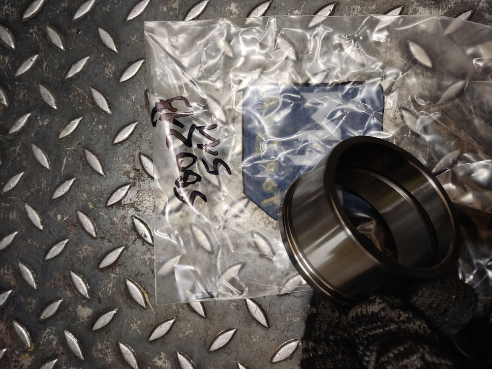 Втулка 500213511