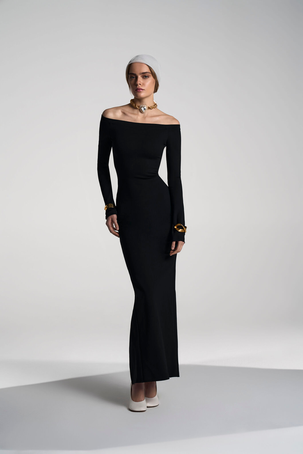 Платье миди с глубоким вырезом из Джерси