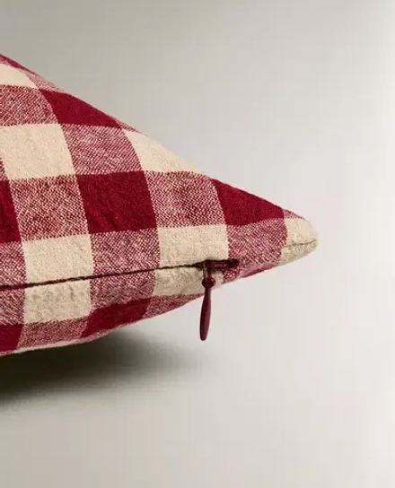 ZARA HOME ХЛОПКОВАЯ НАВОЛОЧКА НА ПОДУШКУ С ВЫШИВКОЙ В КОНТРАСТНУЮ КЛЕТКУ, КРАСНЫЙ