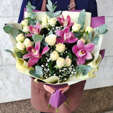 Авторский букет с орхидеей