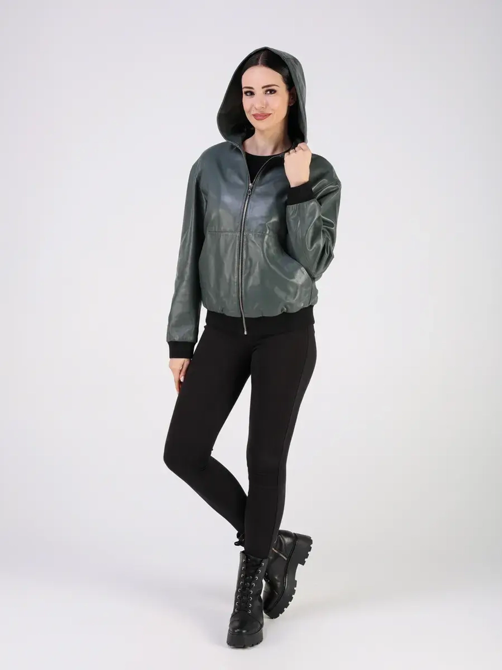 Кожаная куртка демисезонная с капюшоном