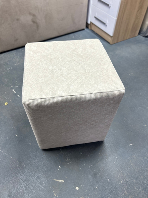 Пуф бежевый