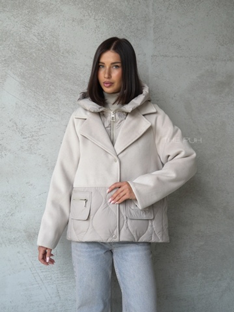 Бежевая комбинированная куртка с манишкой