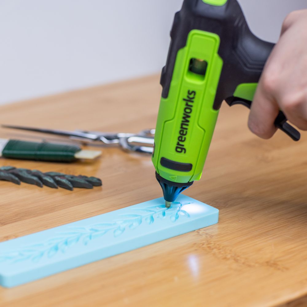 Пистолет клеевой аккумуляторный 24В Greenworks G24GLG (без АКБ и ЗУ) 3502207