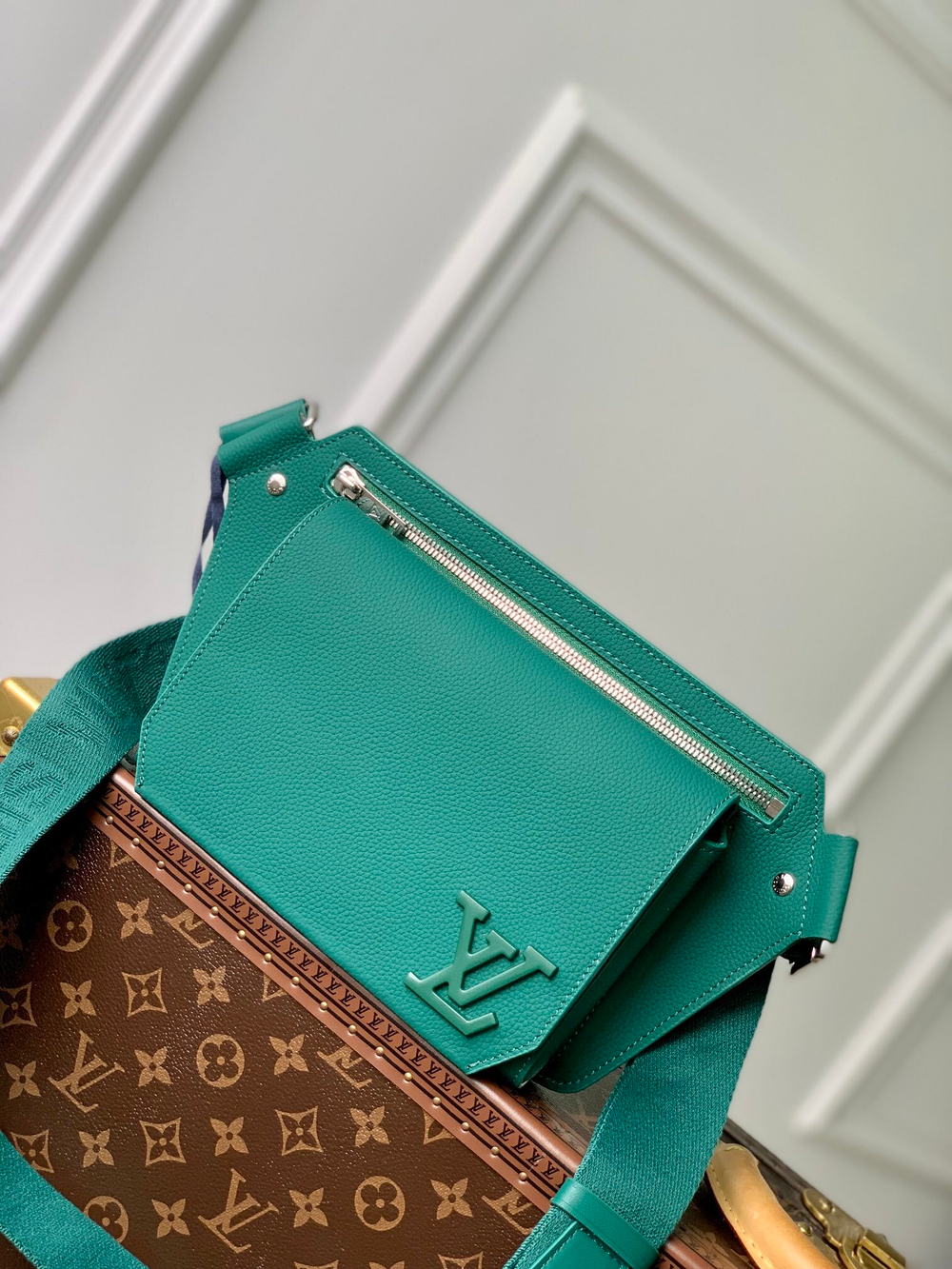 Louis Vuitton Takeoff Slingbag