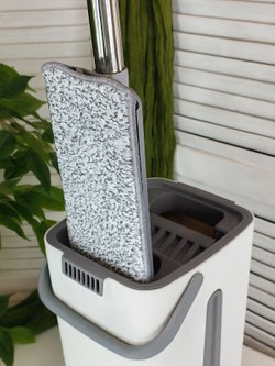 Ведро для мытья полов 4+4л с отжимом, шваброй, 2 насадки в комплекте