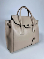 Женская пудровая форматная сумка из натуральной толстой кожи