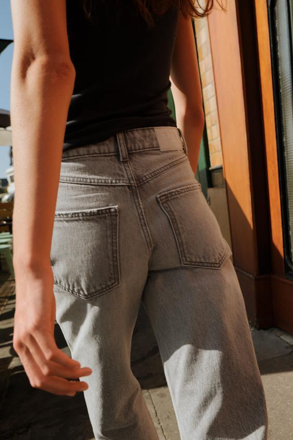 ZARA ДЖИНСЫ Z.03 REGULAR FIT С ВЫСОКОЙ ПОСАДКОЙ И УДЛИНЕННЫМИ БРЮЧИНАМИ, СВЕТЛО-СЕРЫЙ