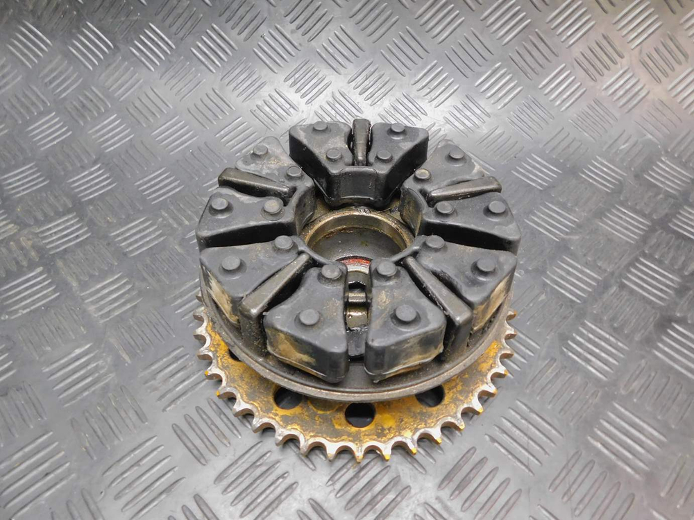 Ступица заднего колеса Kawasaki ZZR1100 99 (с демпферами)