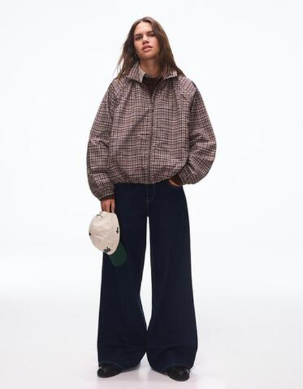 BERSHKA Куртка в клетку на молнии свободного кроя, коричневый