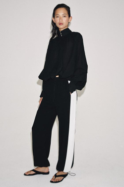 ZARA БРЮКИ-ДЖОГГЕРЫ С ПОЛОСАМИ ПО БОКАМ — ZW COLLECTION, ЧЕРНЫЙ