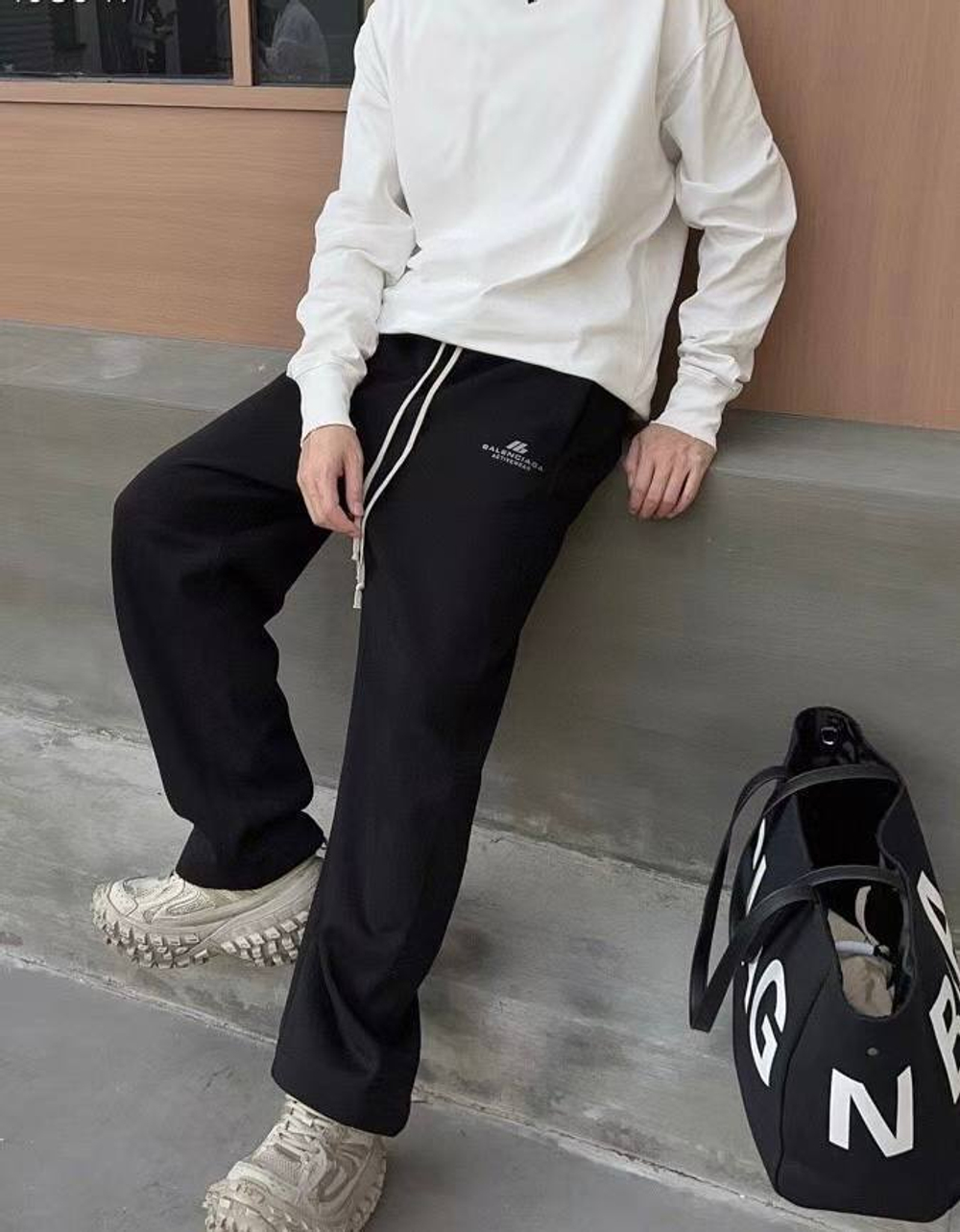 Спортивные штаны Balenciaga