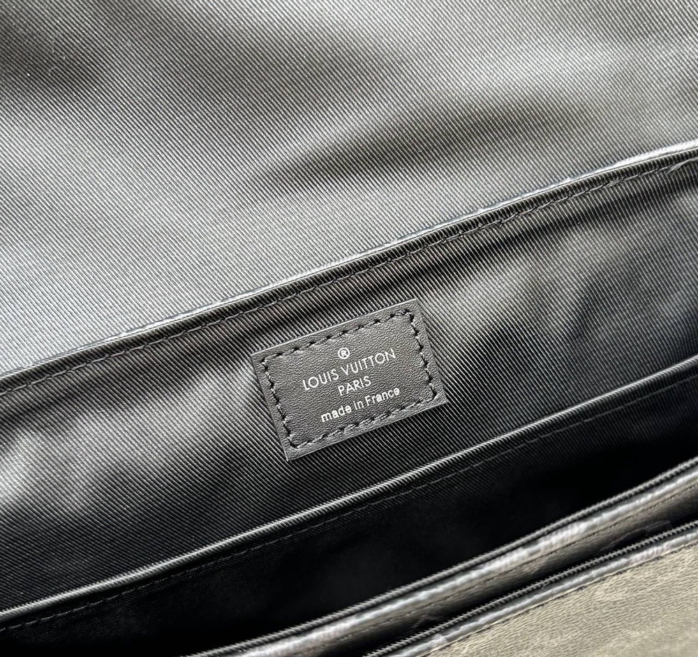 Сумка через плечо Louis Vuitton District PM