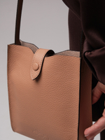 Женская кожаная сумка кросс-боди DBR 30919 бежевая нуга