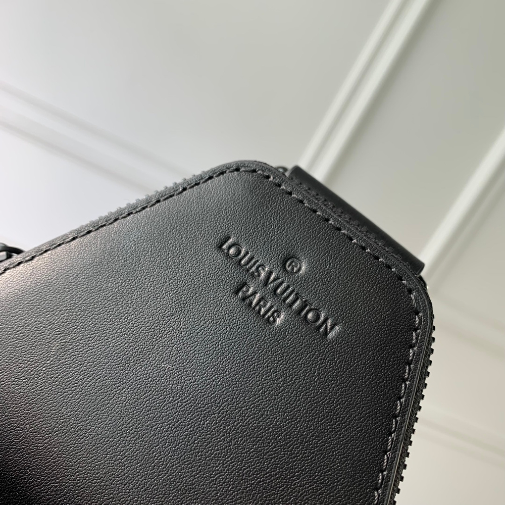 Louis Vuitton Avenue NM Slingbag