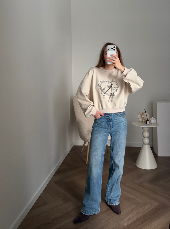 Свитшот Купидон бежевый