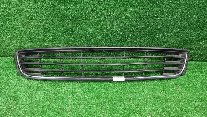 Решетка переднего бампера VW Polo Sedan (2010-2015)