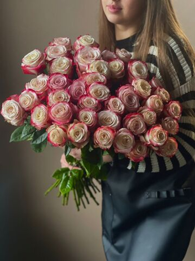 Розы Эквадор Premium 60 см (Свитнес)