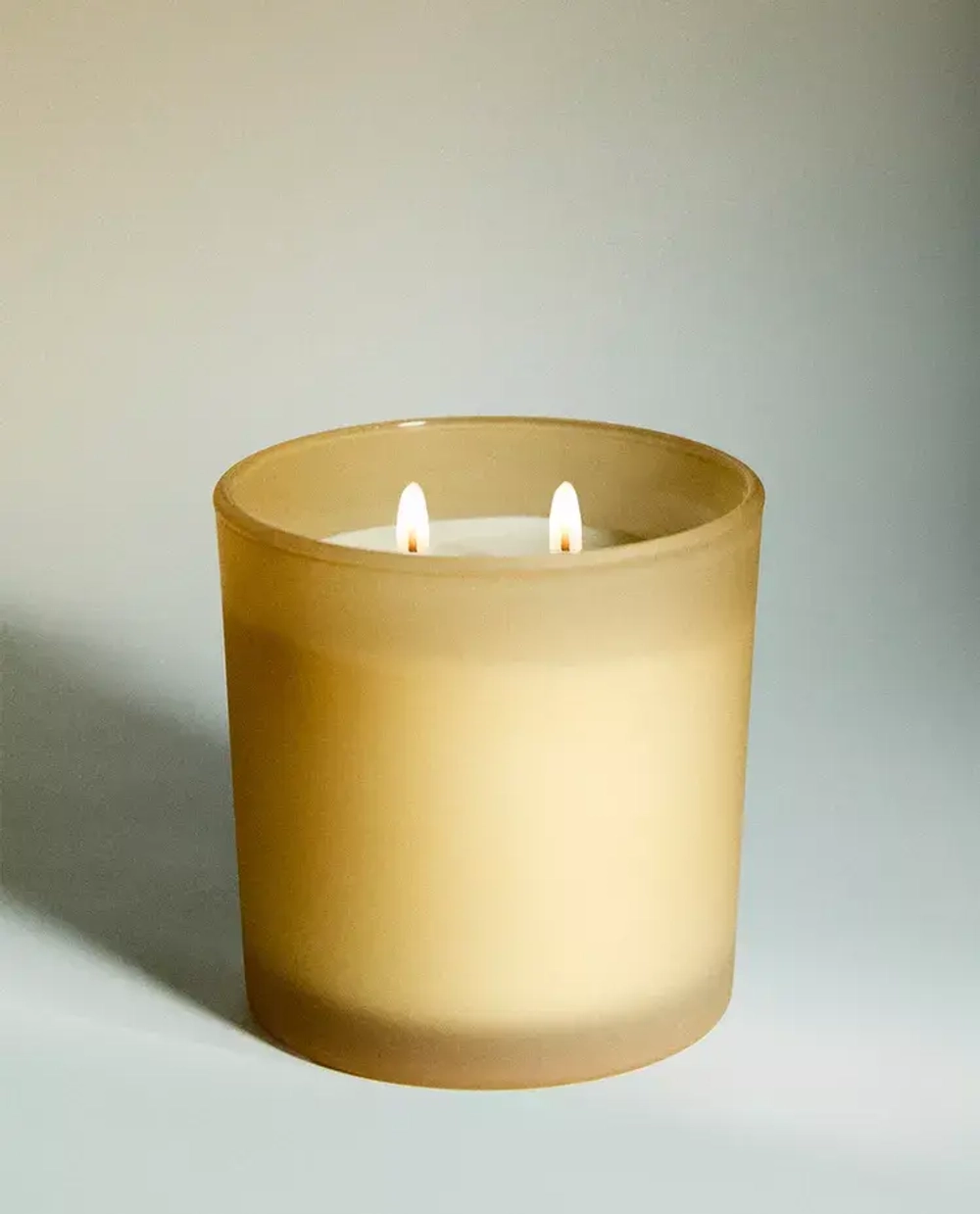 ZARA HOME АРОМАТИЧЕСКАЯ СВЕЧА SILK PEONY