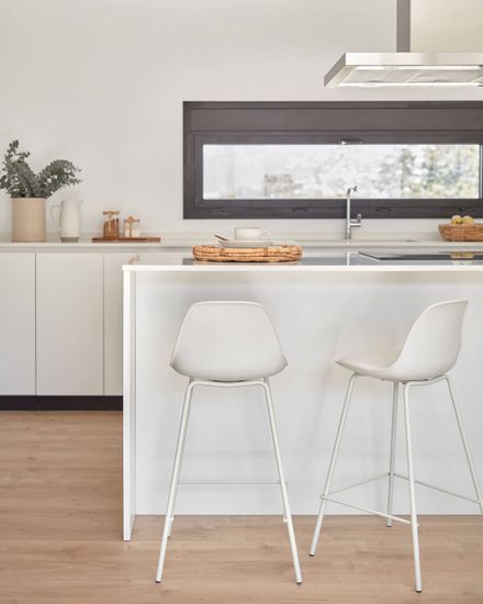 Полубарный стул Lysha белый