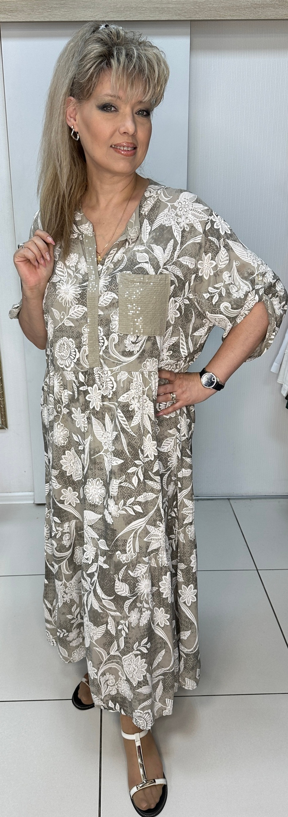 Итальянское цветное платье с пайетками на кармашке