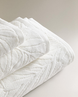 Zara Home - Жаккардовое банное полотенце в листьях, бежевый, 90х150 см