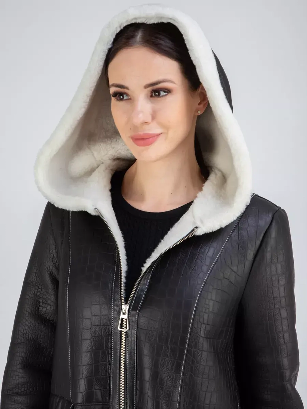 Дубленка зимняя натуральная с капюшоном