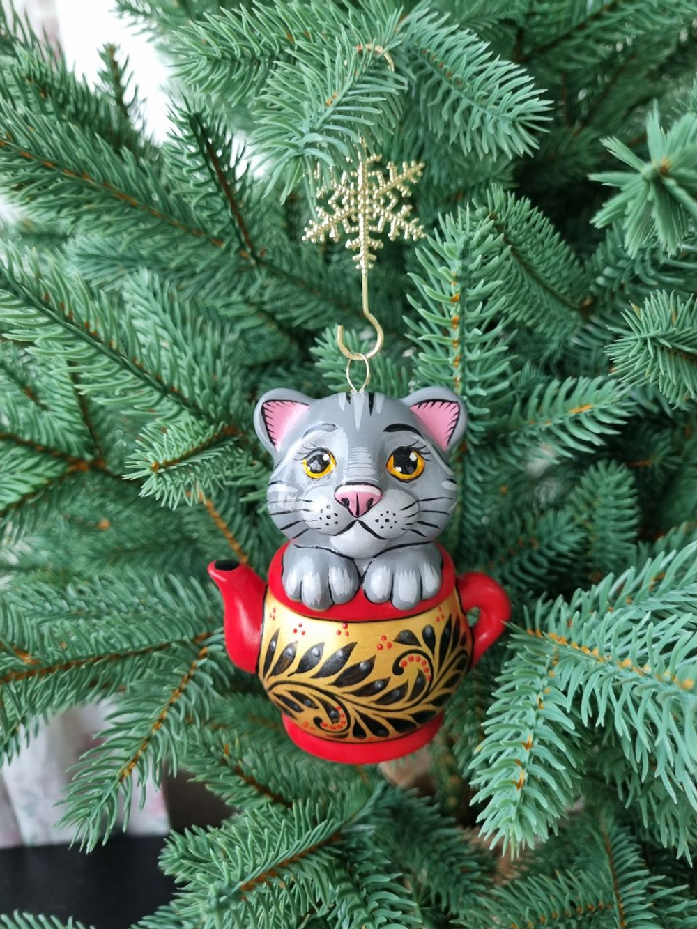 Котик в чайнике фарфоровая игрушка
