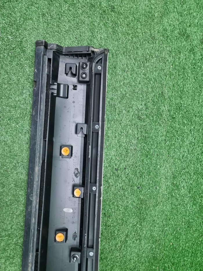 Накладка двери передняя правая Hongqi HS5 (19-нв)