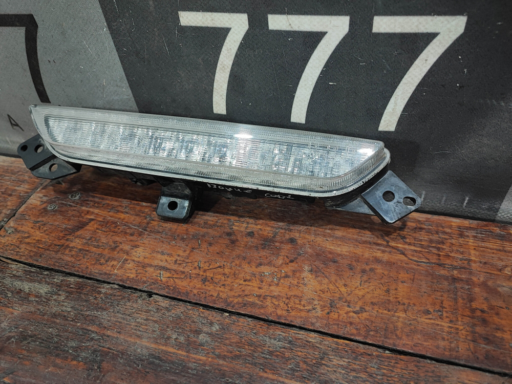 ПТФ задний центральный Geely Boyue Cool 23-нв Б/У Оригинал 8893818614