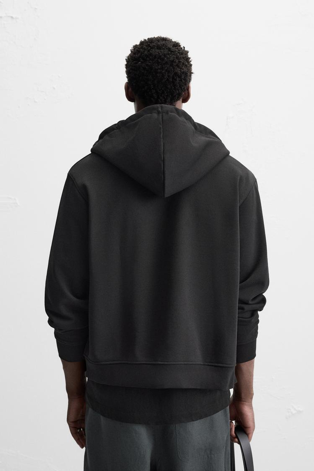 ZARA БАЗОВОЕ ХУДИ НА МОЛНИИ С КАПЮШОНОМ, ЧЕРНЫЙ