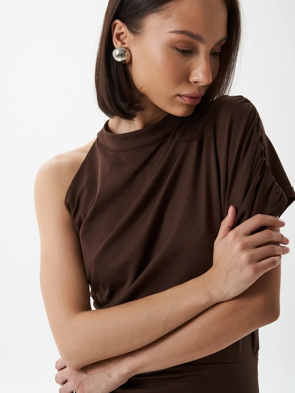 Платье с драпировкой и одним плечом