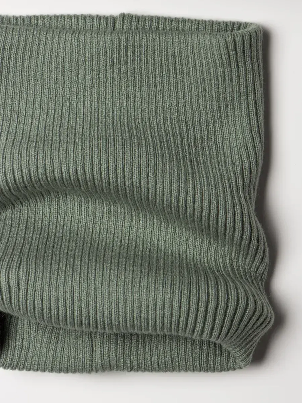 Шапка и снуд для мальчика на осень