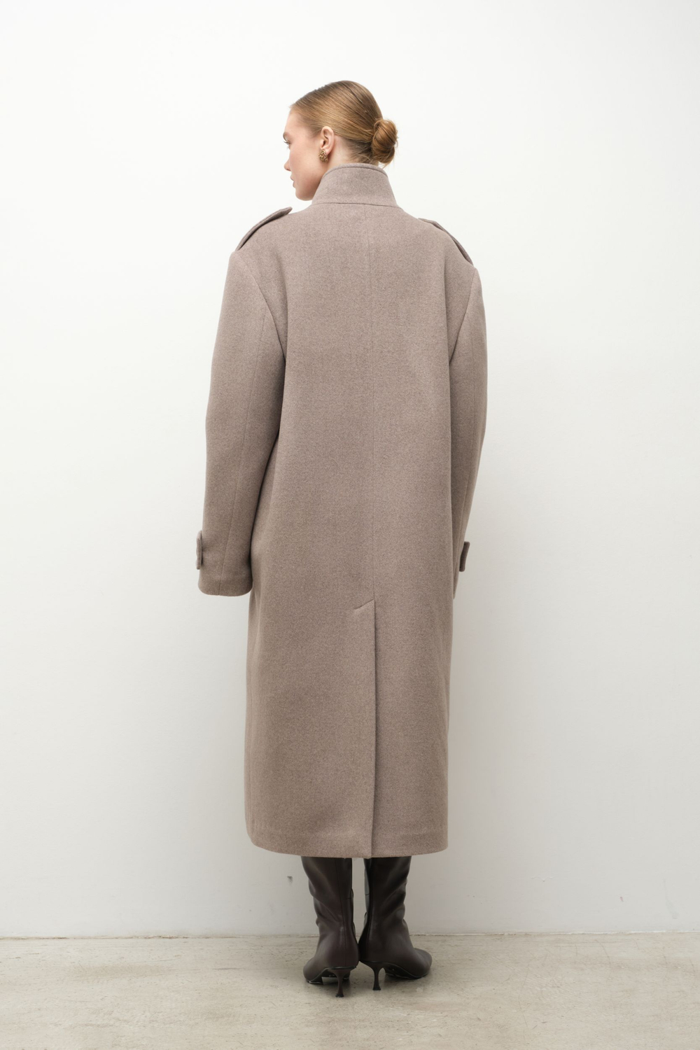 Пальто со стойкой утепленное