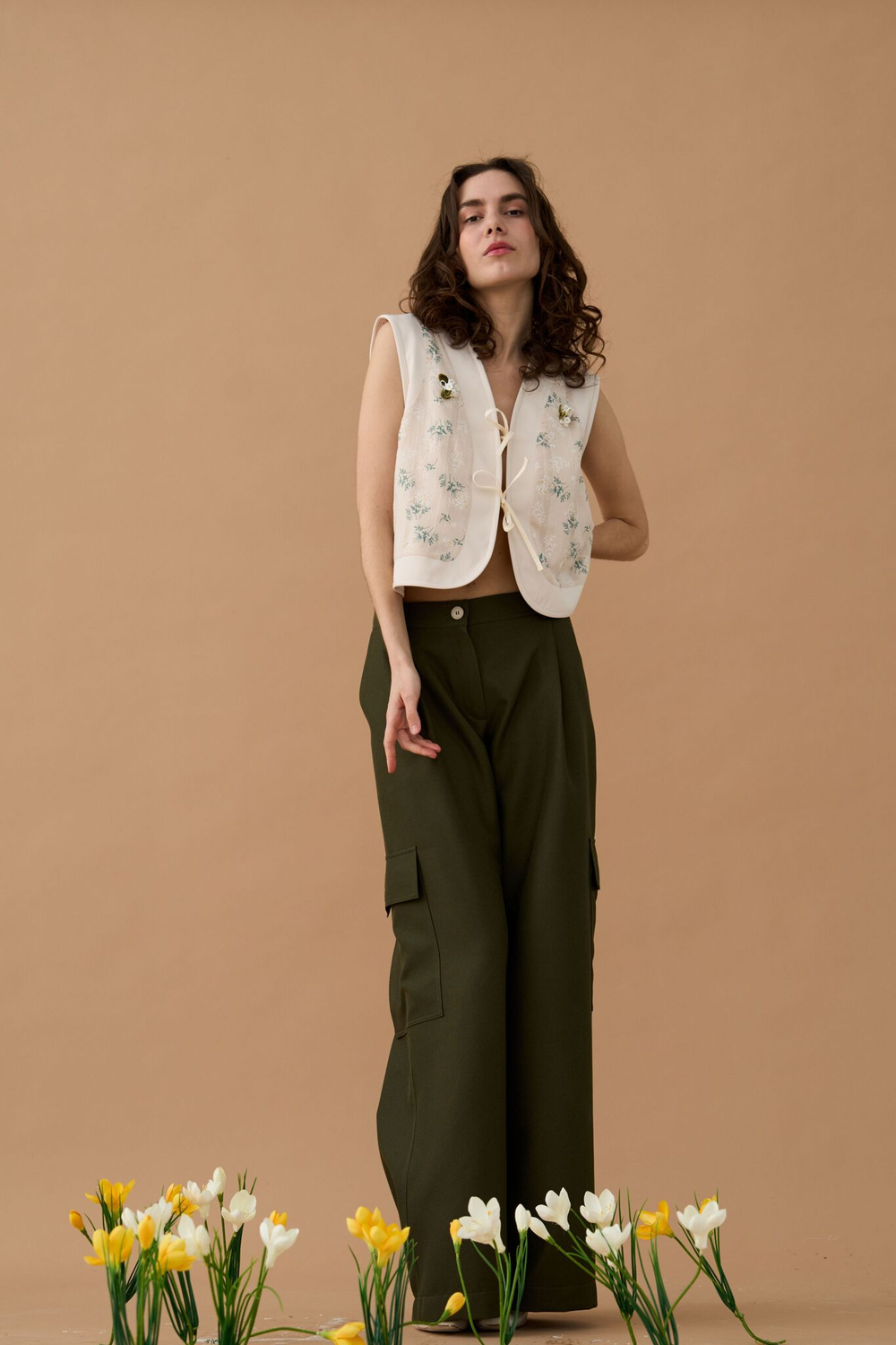 Жилетка с завязками бантами