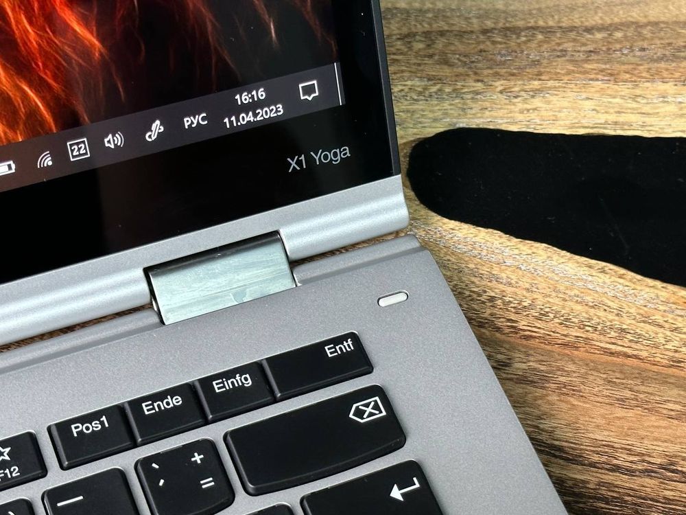 14" Ноутбук Lenovo ThinkPad Yoga X1 Gen 2 Oled Silver (2560x1440, Intel Core i7-7600U, RAM 16ГБ, SSD 512ГБ, Intel HD Graphics 620, Win 10 Pro)