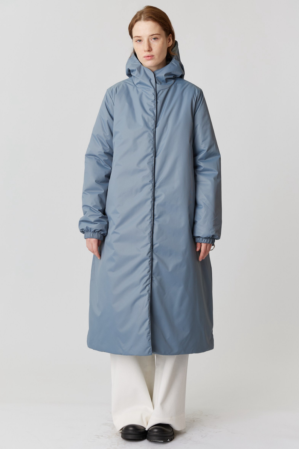 Зимнее пальто миди цвета полыни