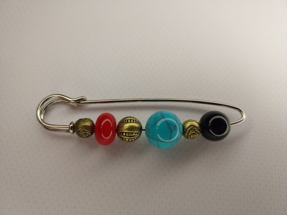 Булавка брошь "Камешки" для кардигана,  пальто, платков, костюмов, одежды. Цвет серый синий красный.