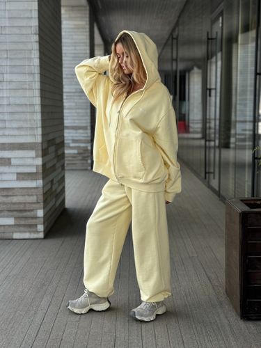 Желтый хлопковый спортивный костюм
