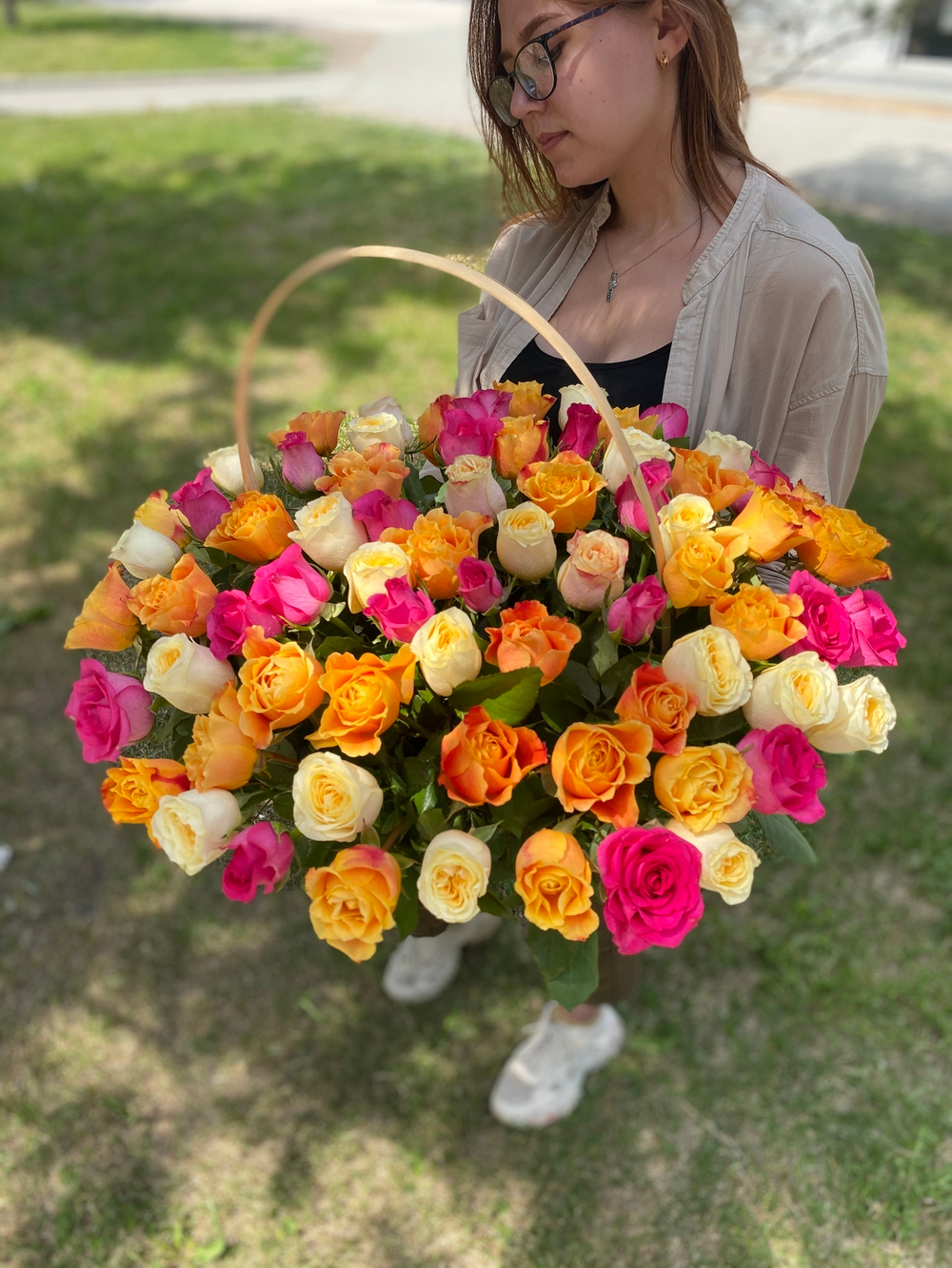 Корзина 71 роза Кения 32 см