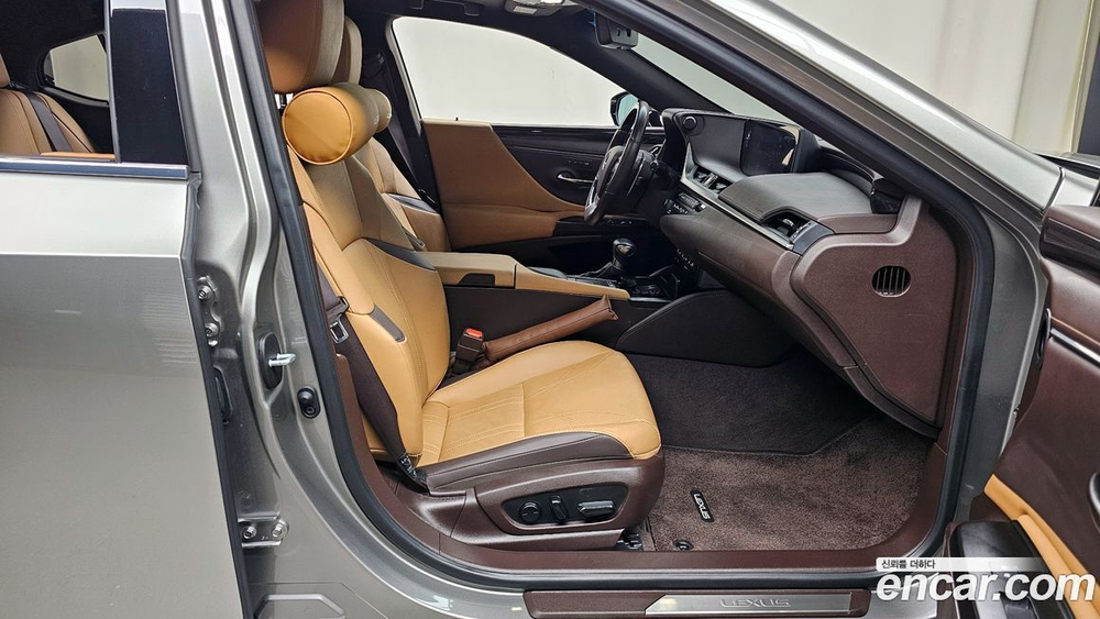 Lexus ES300h 7 Generation Luxury Plus (05.2020)