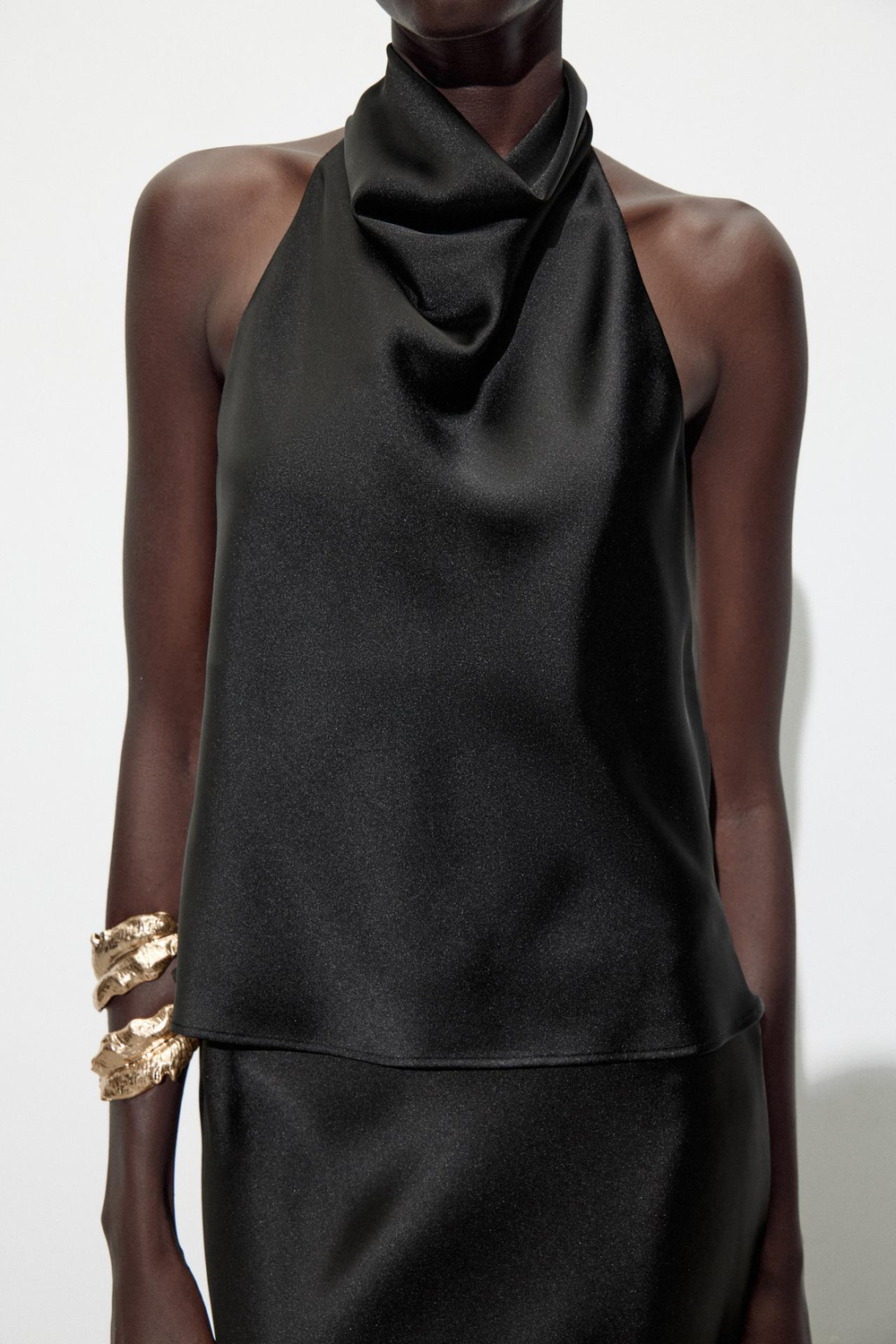 ZARA АТЛАСНЫЙ ТОП С ГОРЛОВИНОЙ ХАЛТЕР, ЧЕРНЫЙ