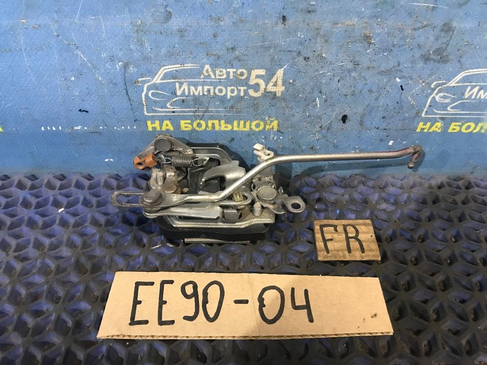 Замок двери передней правой TOYOTA COROLLA 1990