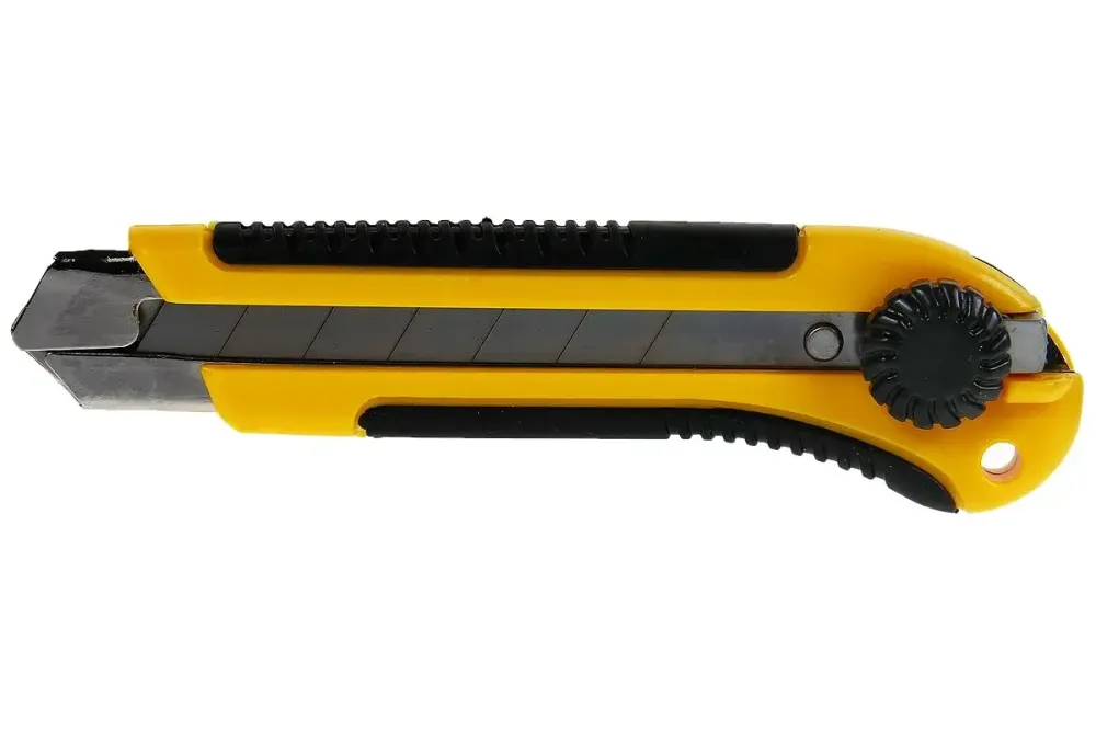 10326 Нож технический 25 мм усиленный прорезиненный, вращ. прижим