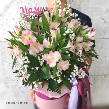 Коробка с альстромериями