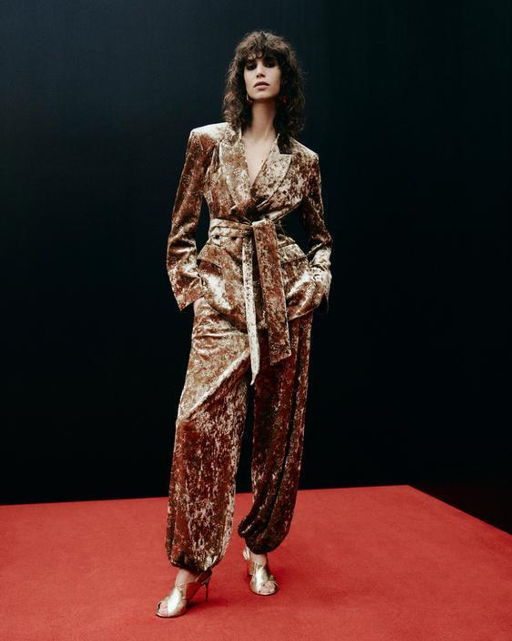 ZARA БРЮКИ-БАЛЛОНЫ ИЗ БАРХАТА С МЕТАЛЛИЗИРОВАННОЙ НИТЬЮ, ЗОЛОТИСТЫЙ