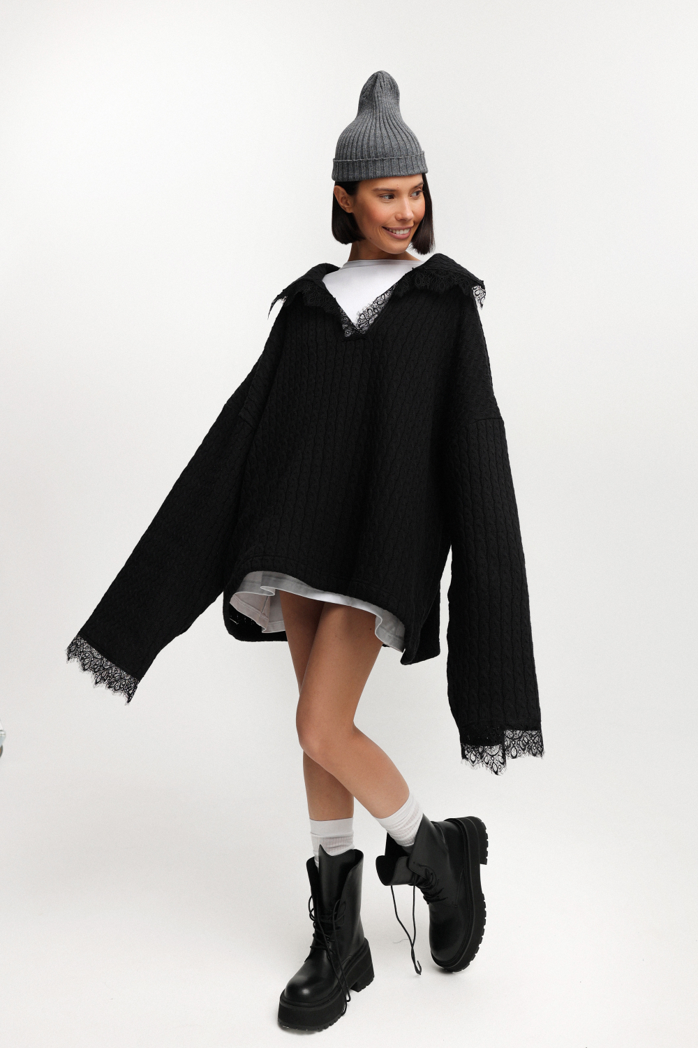 Джемпер с кружевом