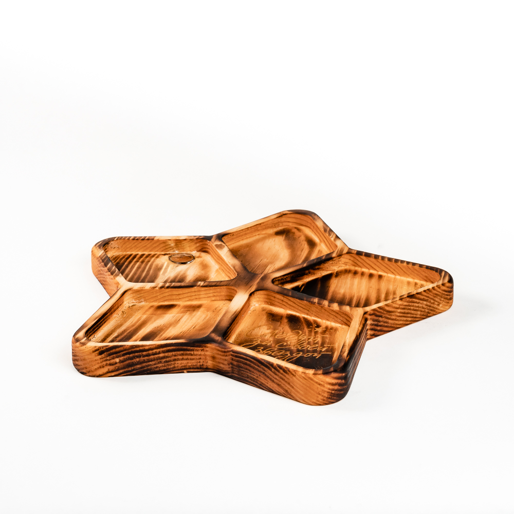 Менажница деревянная из сибирского кедра для подачи блюд и закусок с гравировкой "СЛЕДУЙ ЗА СВОЕЙ ЗВЕЗДОЙ". MG95